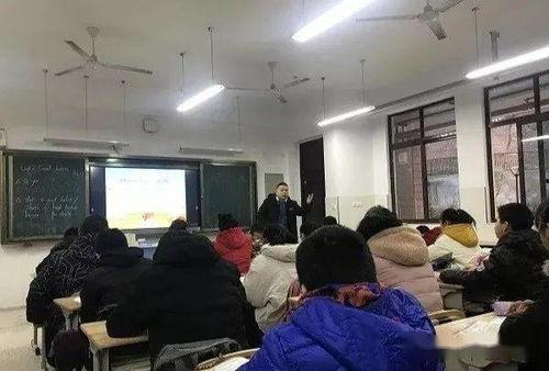 南京小学爆料事件最新情况,真相逐步浮出水面，家长教师关系紧张引关注